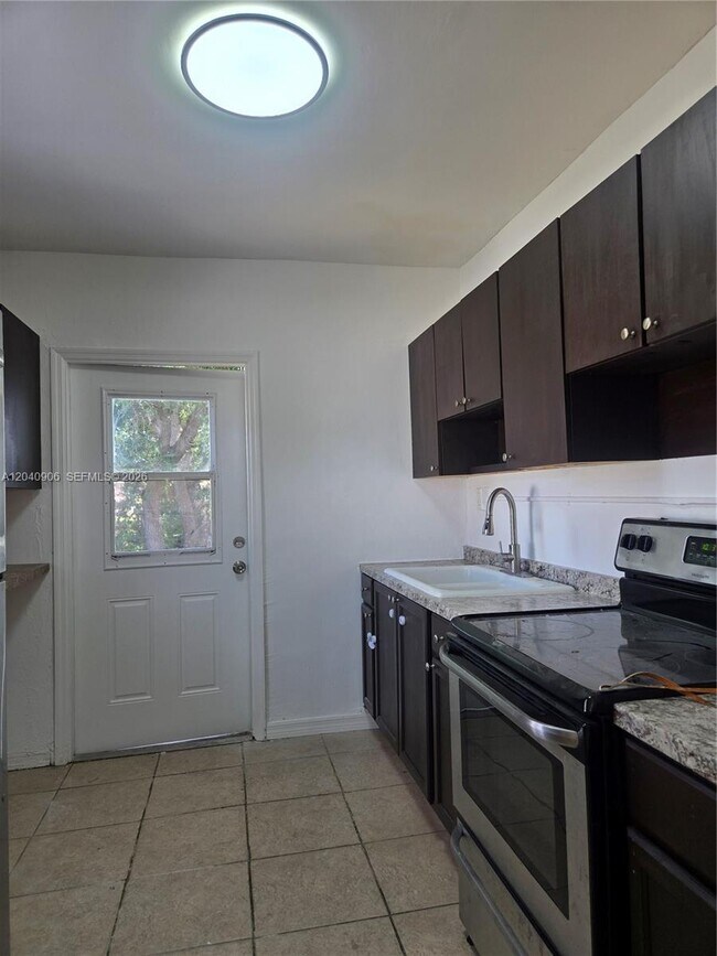 Foto del edificio - 5223 SW 25th St