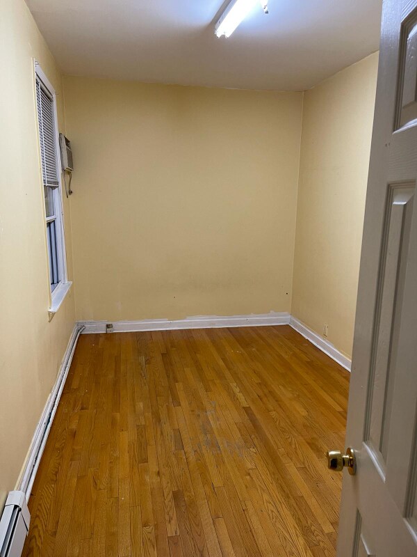 Primary Photo - 275 Manhattan Ave