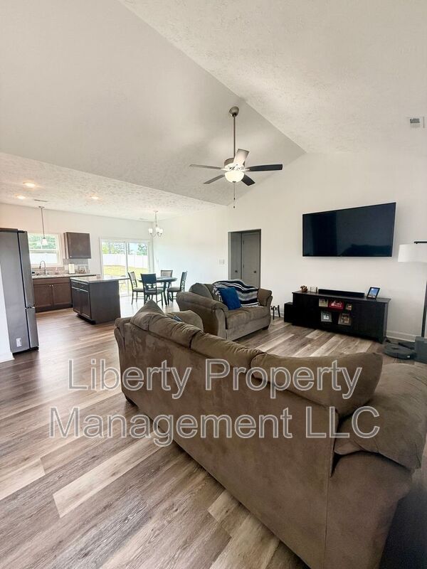 Foto del edificio - 378 Sandy Grove Rd