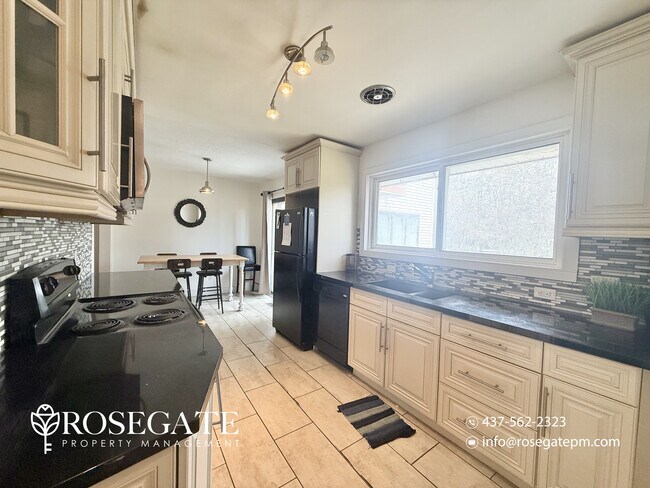 Photo du bâtiment - Furnished 2-Bedroom Apartment with Parking, Internet & Backyard Deck – Oshawa