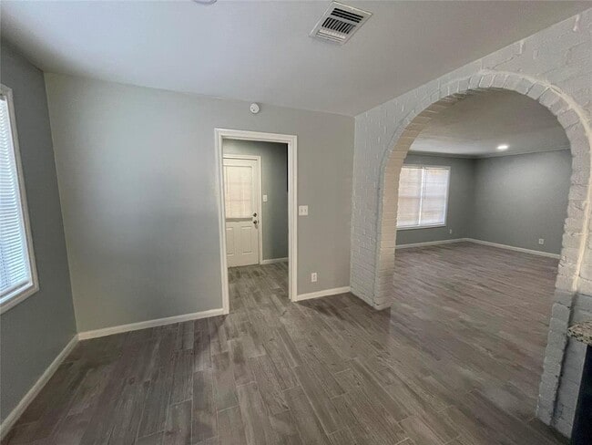 Building Photo - 28918 Savannah Dr