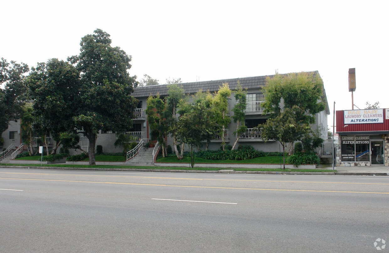 Building Photo - 14824 Burbank Blvd