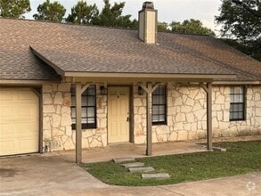 Building Photo - 502 Hedgewood Dr