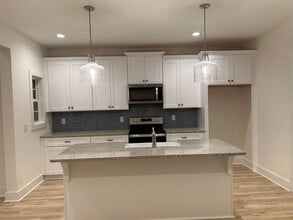Building Photo - 1098 Burrow Cir