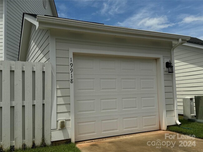 Foto del edificio - 19918 Crew Cottage Ct