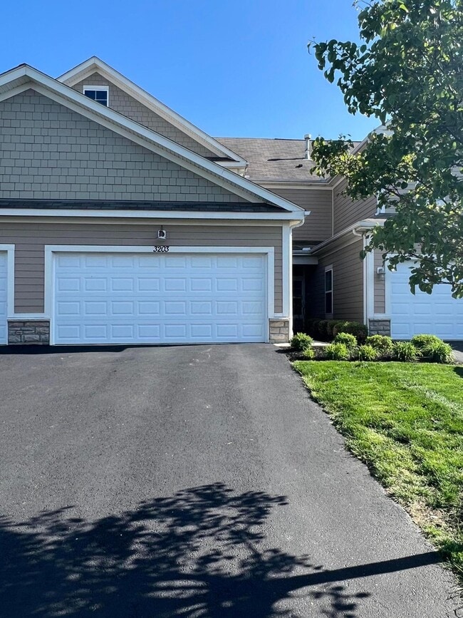 Building Photo - 3203 Rossmore Cir