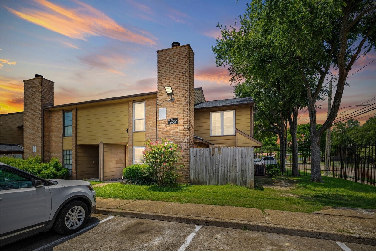 Primary Photo - 9090 S Braeswood Blvd