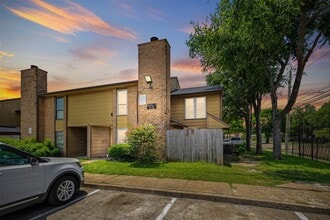 Building Photo - 9090 S Braeswood Blvd