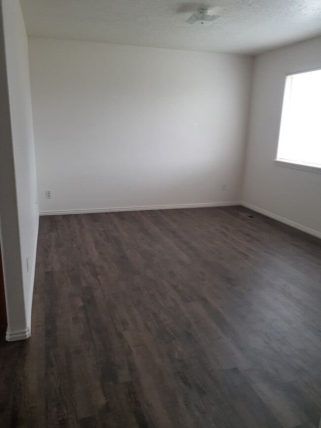 Living room - 4616 N Tumbleweed Dr