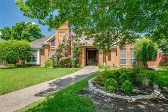 Building Photo - 7107 Debbe Dr