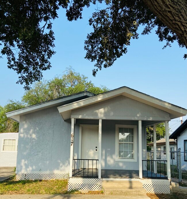 Building Photo - 617 S Nebraska Ave