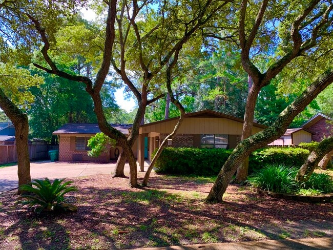 Building Photo - 317 Somerset Dr