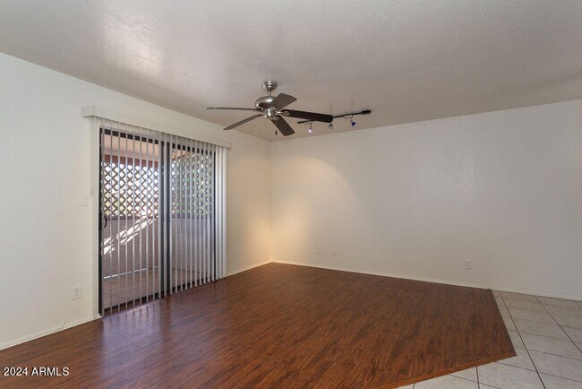 Building Photo - 4211 E Palm Ln