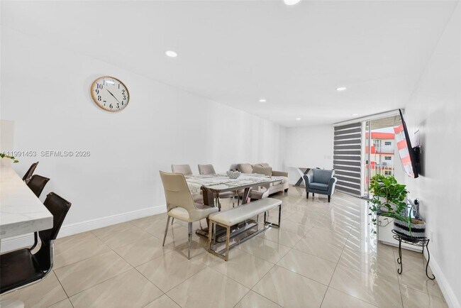 Foto del edificio - 1750 W 46th St