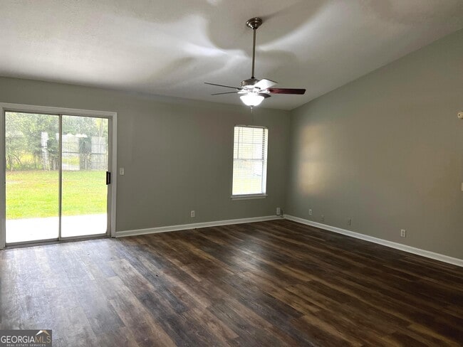 Building Photo - 141 Lakeside Dr