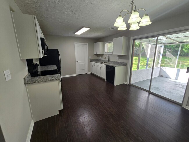 Foto del edificio - FOR RENT in Central Columbus! Available Now!
