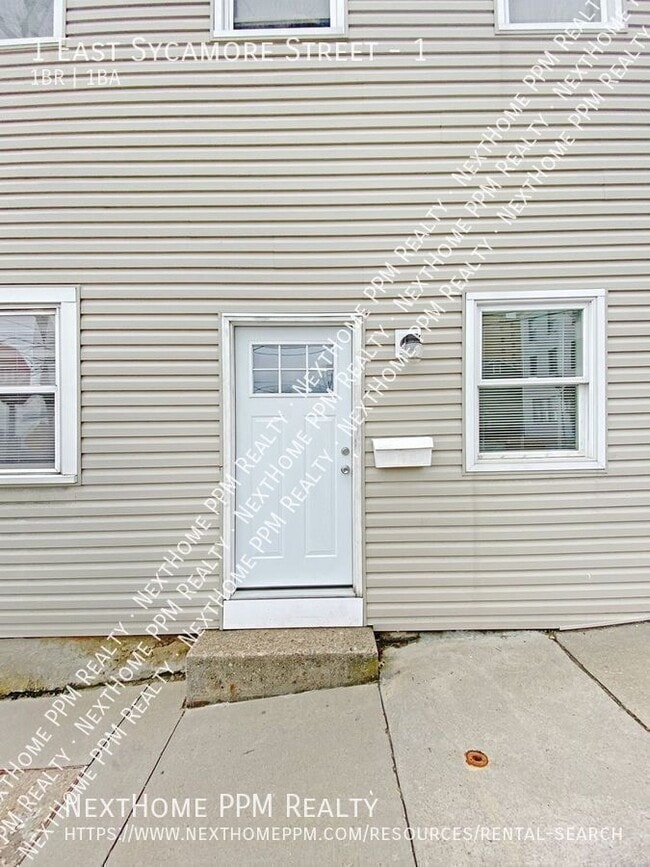 Building Photo - 1 E Sycamore St