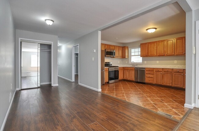 Building Photo - 205 Halladay St