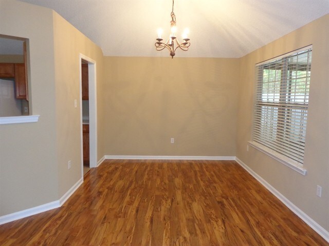 Building Photo - 224 Park View Court