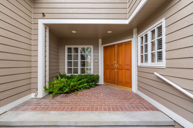 Building Photo - 26 Sausalito Cir E
