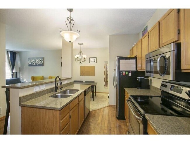 Foto del edificio - 8460 Kimball Dr