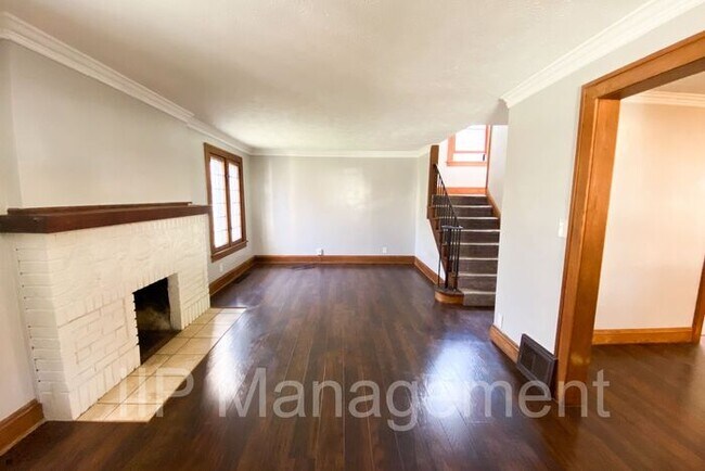 Building Photo - Beautiful 4BD Home in Cleveland Hts.