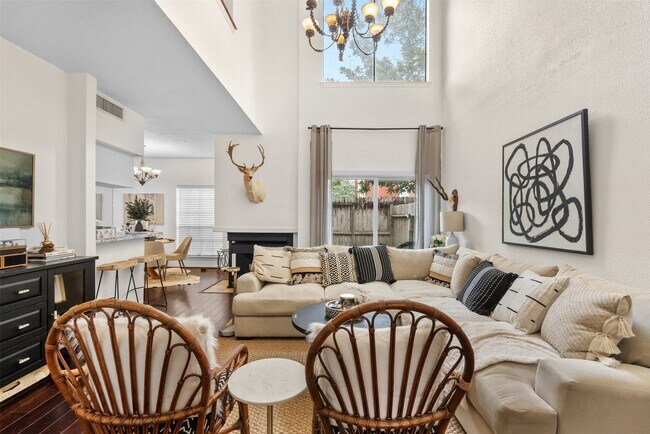 Building Photo - 2220 Bering Dr