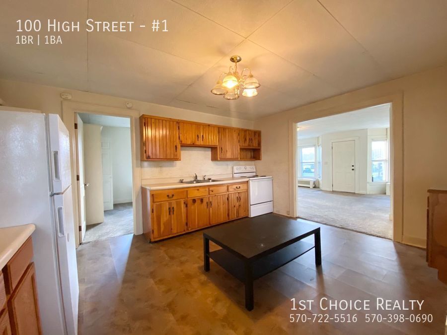 Primary Photo - Large 1st floor 1 bedroom with heat, water...