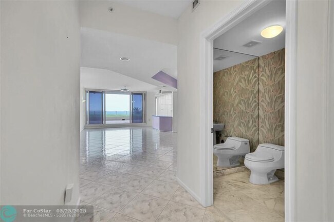 Foto del edificio - 6001 N Ocean Dr