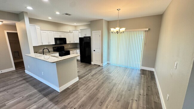 Foto del edificio - BRAND NEW, STUNNING 3 Bedroom, 2 Bathroom Home in Sebring!!