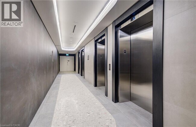 Building Photo - 25 Wellington St S