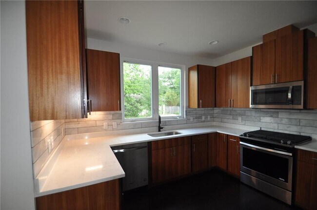 Building Photo - 1801 Cullen Ave