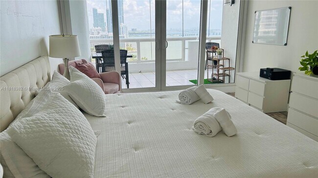 Foto del edificio - 1717 N Bayshore Dr