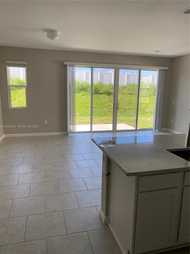 Building Photo - 308 Lake Smart Cir