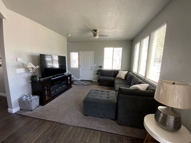 Foto del edificio - 5549 Dornton Ct