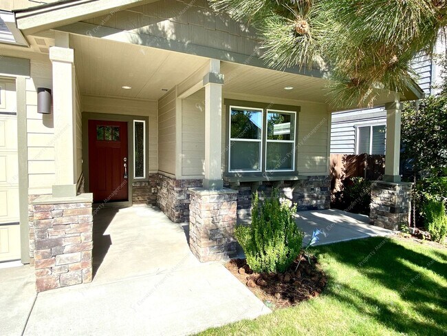 Foto del edificio - Bright, Spacious Home with Expansive Yard ...