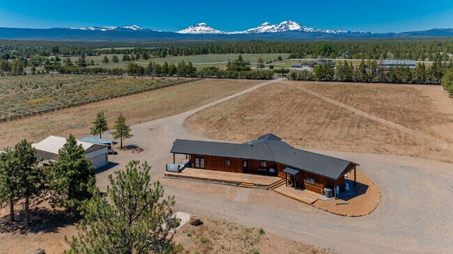 Foto del edificio - Luxury Home for Rent – Expansive Acreage, ...