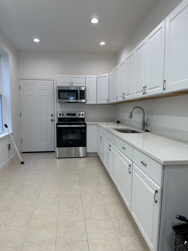 Building Photo - 2420 N Reese St