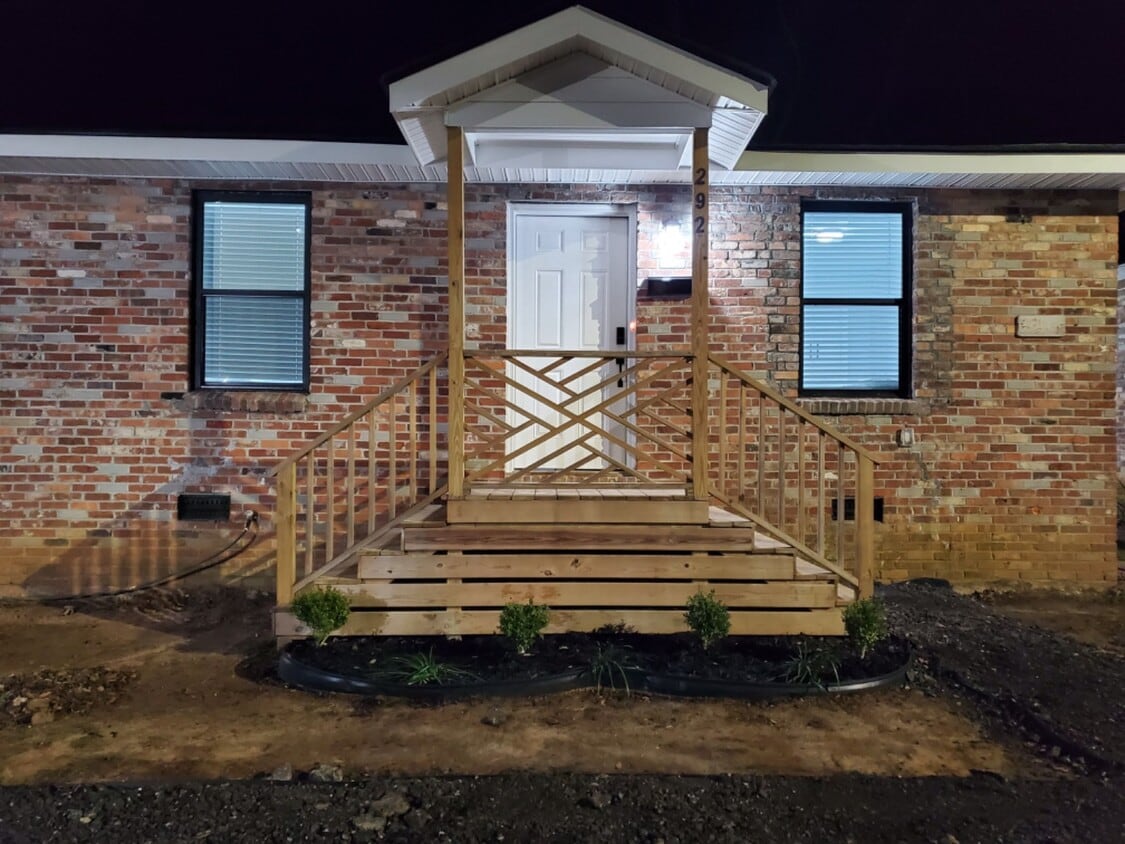 Primary Photo - 292 Quick St