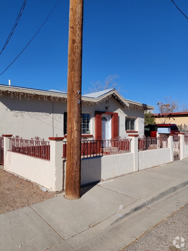 Building Photo - 725 E Lucero Ave