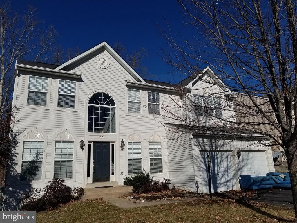 Primary Photo - 221 E Skyline Dr
