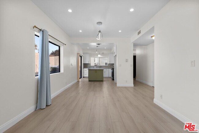 Foto del edificio - 1027 S Bedford St
