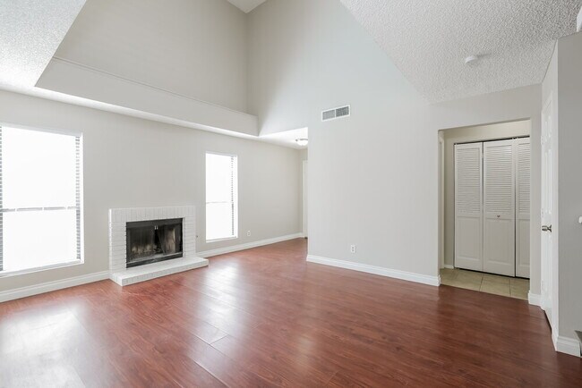 Building Photo - 405 Tobler Dr