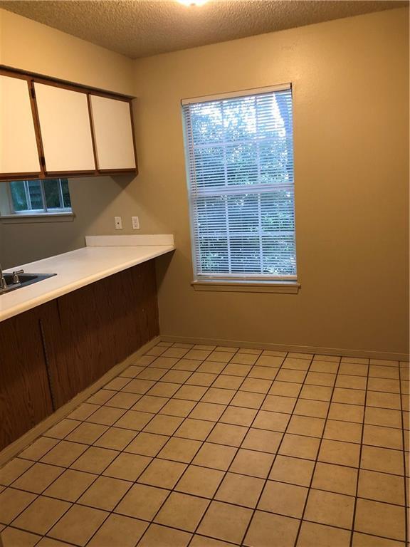 Building Photo - 609 W Adams St