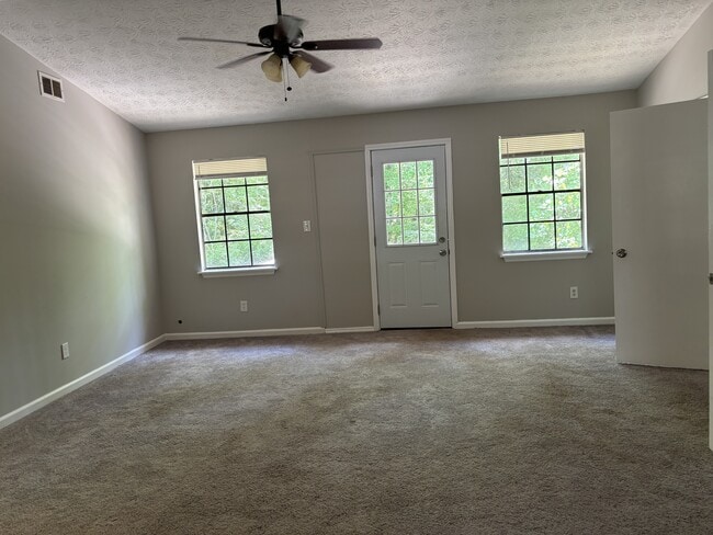 Foto del edificio - 6548 King George Way