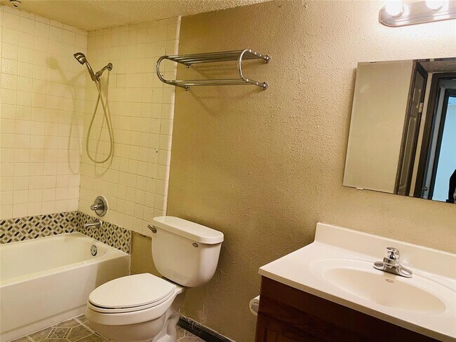 Foto del edificio - 2816 S Bartell Dr