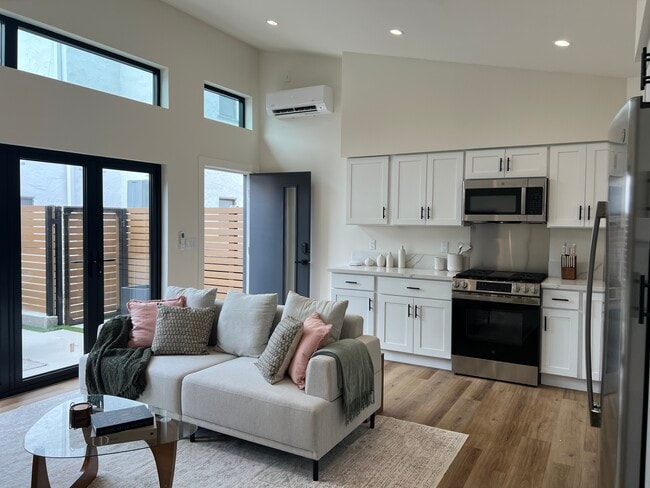 Building Photo - 233 Ashland Ave