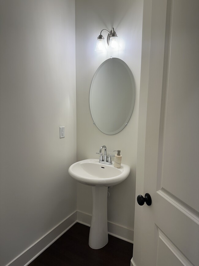 Foto del edificio - 7784 Baron Rd