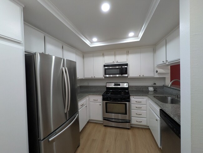 Kitchen - 1655 Greenfield Ave