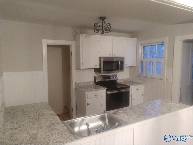 Foto del edificio - 510 Forrest Cir NE